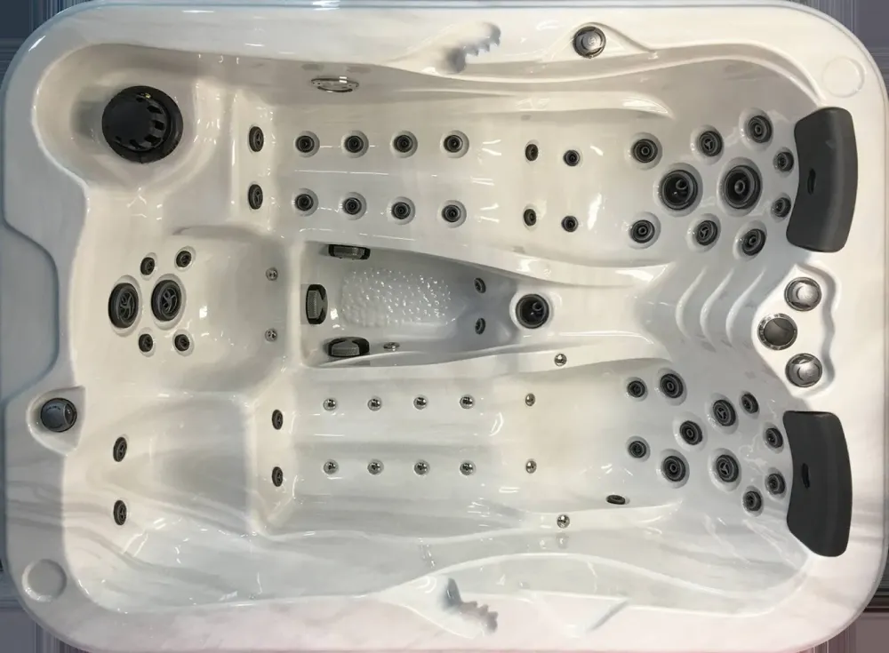 Spa Canadien 3 Places 2150 X 1650 x 860 2 allongées et 1 assise à Gujan Mestras .