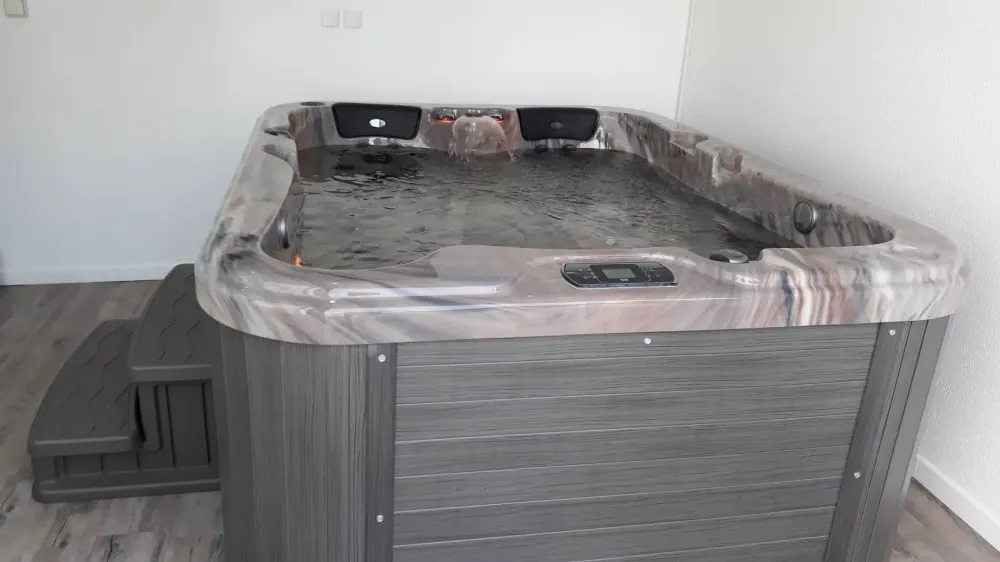 Vente et pose d'un spa intérieur dans le pool house d'une maison à Saint Jean d'Illac