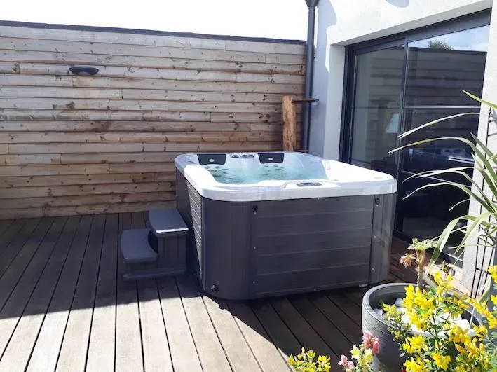 Installation d’un spa 3 places Canadien O354 à La Teste de Buch